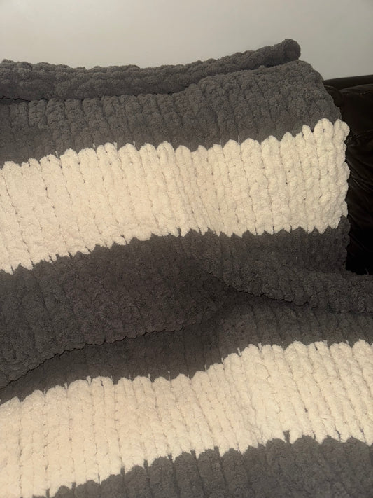 Grey & White Chunky Knit Blanket